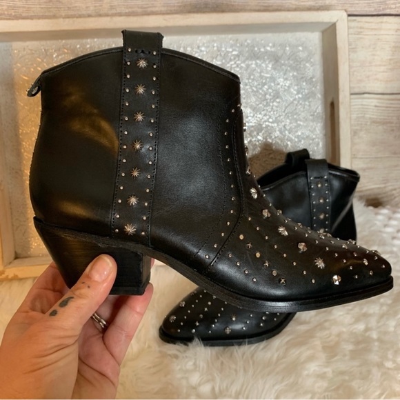 LSam Edelman Silver Studded Leather Ankle Boots NWOB Size 7 - Picture 3 of 7